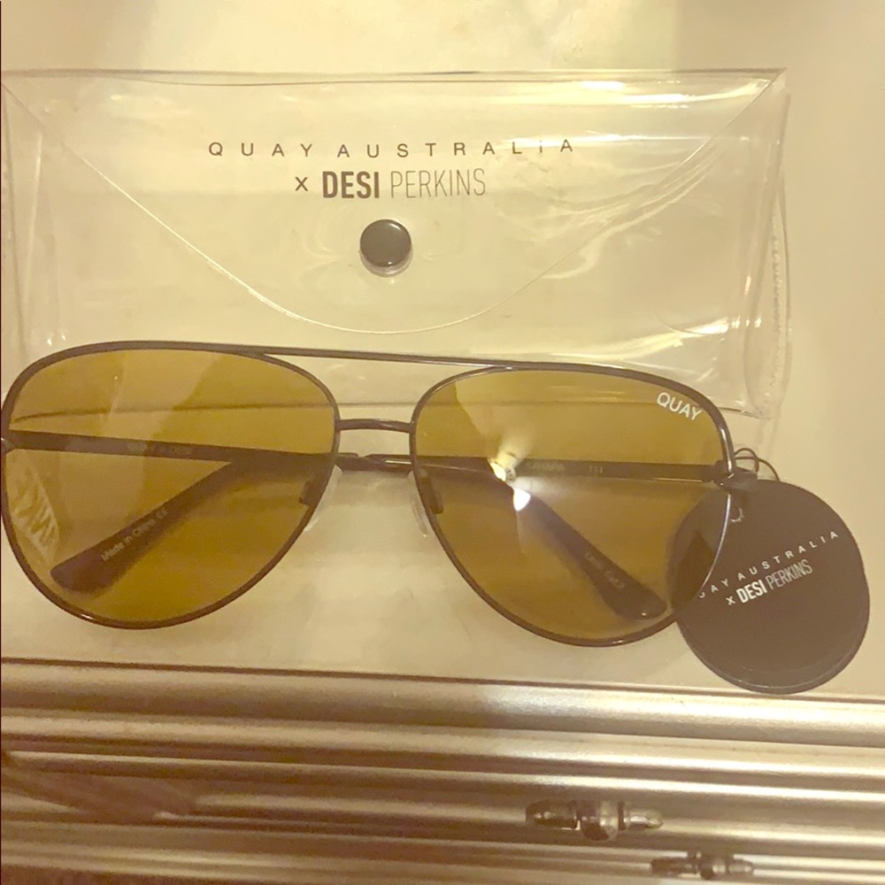 AUTHENTIC QUAY SIERRA AVIATOR SUNGLASSES 🕶